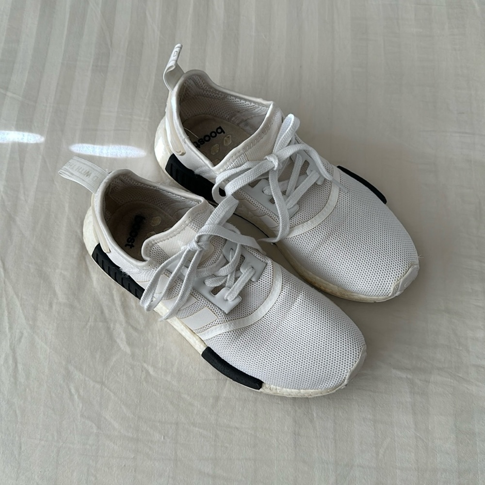 Adidas NMD R1 sneakers size men’s 8.5 sporty shoes kicks athletic